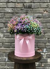 Цветочная композиция из Гипсофила и Розы в шляпной коробке в Сунтаре