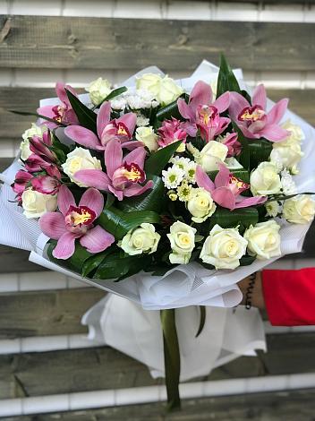 Букет цветов из: Розы и Хризантемы в Сунтаре