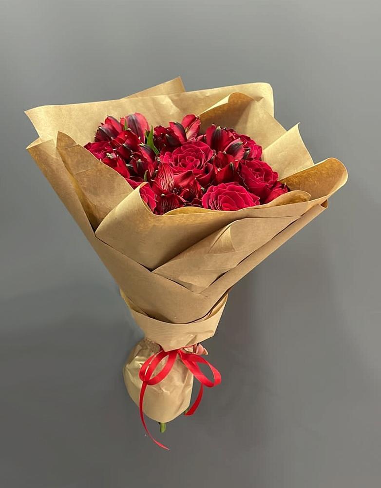 Букет цветов из: Альстромерии и Розы в Сунтаре