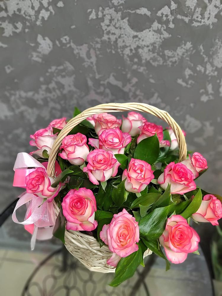 Цветочная композиция из Розы в корзине в Сунтаре