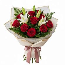 Букет цветов из:  Лилии и Розы в Сунтаре