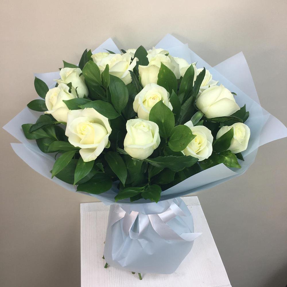 Букет 15 Белых роз Проуд в Сунтаре