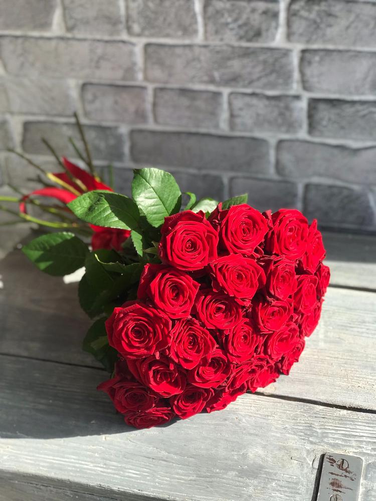 Букет Красные розы Фридом в Сунтаре