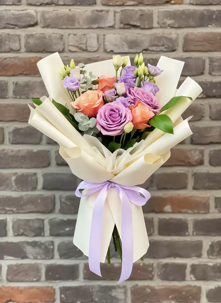 Букет цветов из: Лизиантусы и Розы в Сунтаре