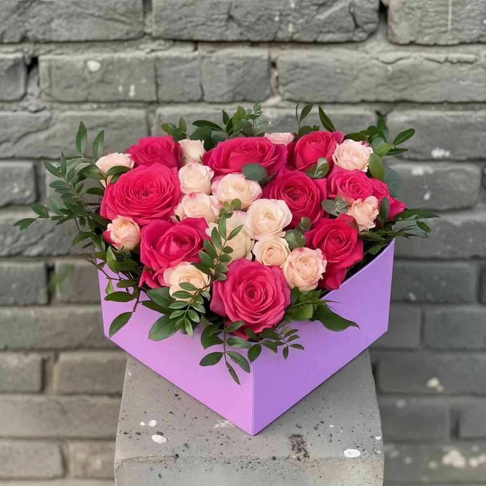 Цветочная композиция из Розы в коробке в Сунтаре