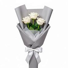 Букет 3 белые розы в Сунтаре