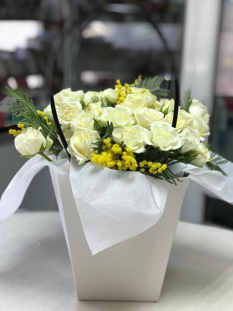 Цветочная композиция из Розы  в Сунтаре