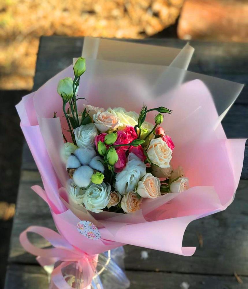 Букет цветов из: Розы и Лизиантусы в Сунтаре