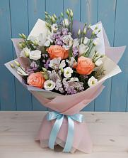 Букет цветов из:  Лизиантусы, Розы, Альстромерии и Гипсофила в Сунтаре