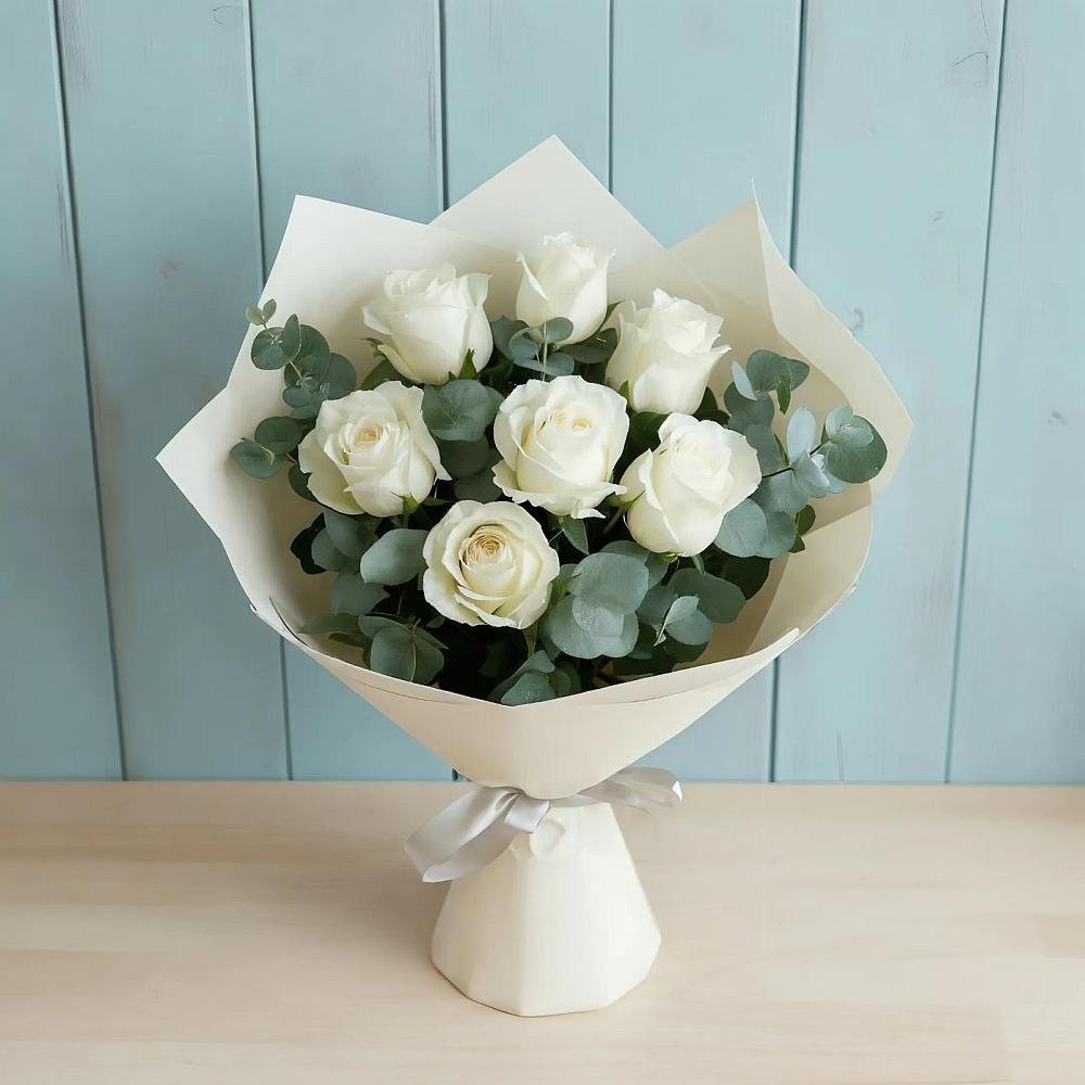 Букет Белые розы в Эвкалипте в Сунтаре