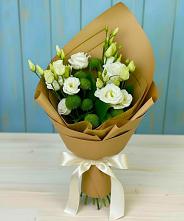 Букет цветов из:  Хризантемы и Лизиантусы в Сунтаре