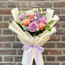 Букет цветов из:  Лизиантусы и Розы в Сунтаре