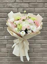 Букет цветов из:  Гвоздики, Розы, Лизиантусы и Хризантемы в Сунтаре