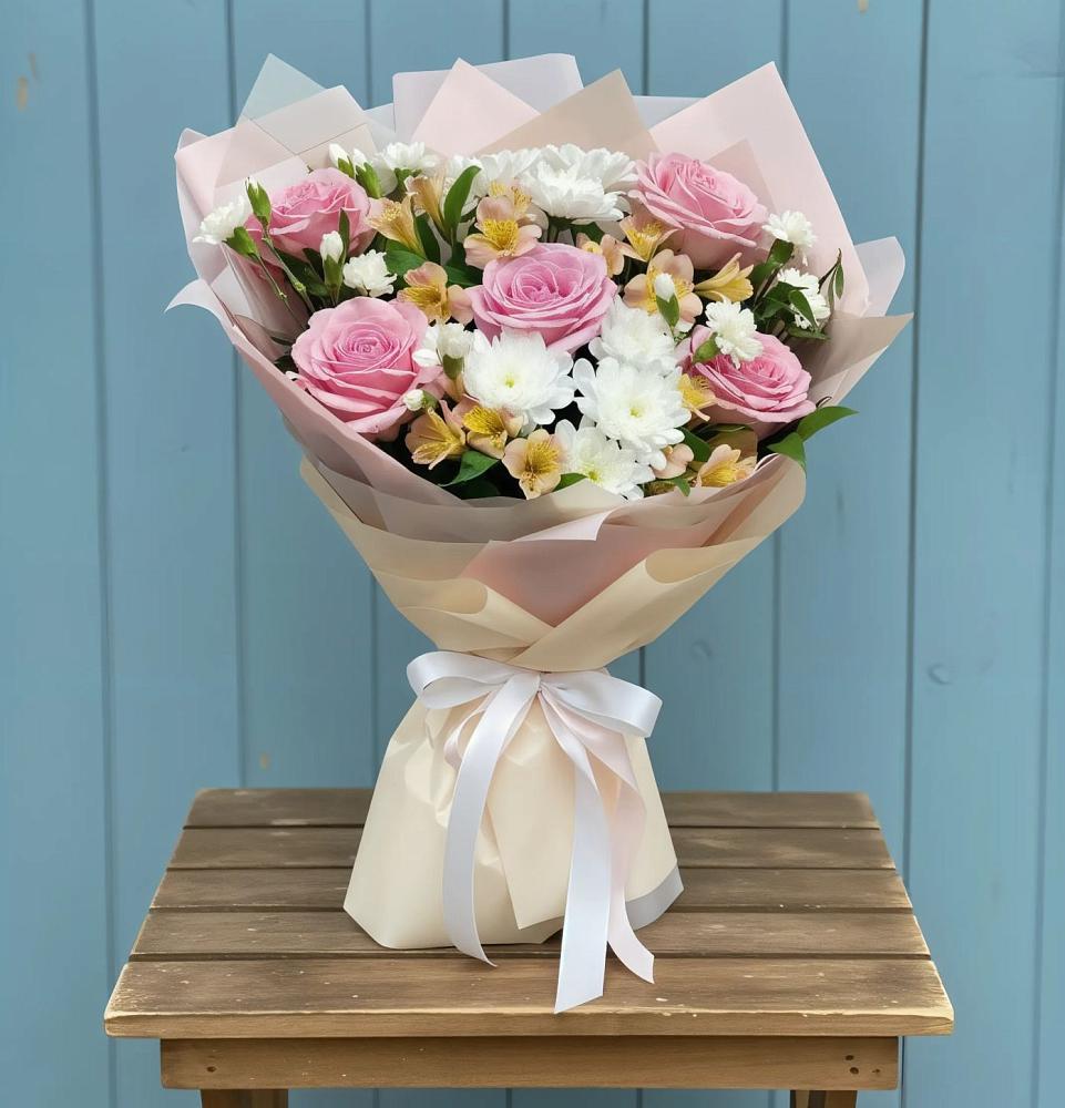 Букет цветов из: Гвоздики, Орхидеи и Розы в Сунтаре