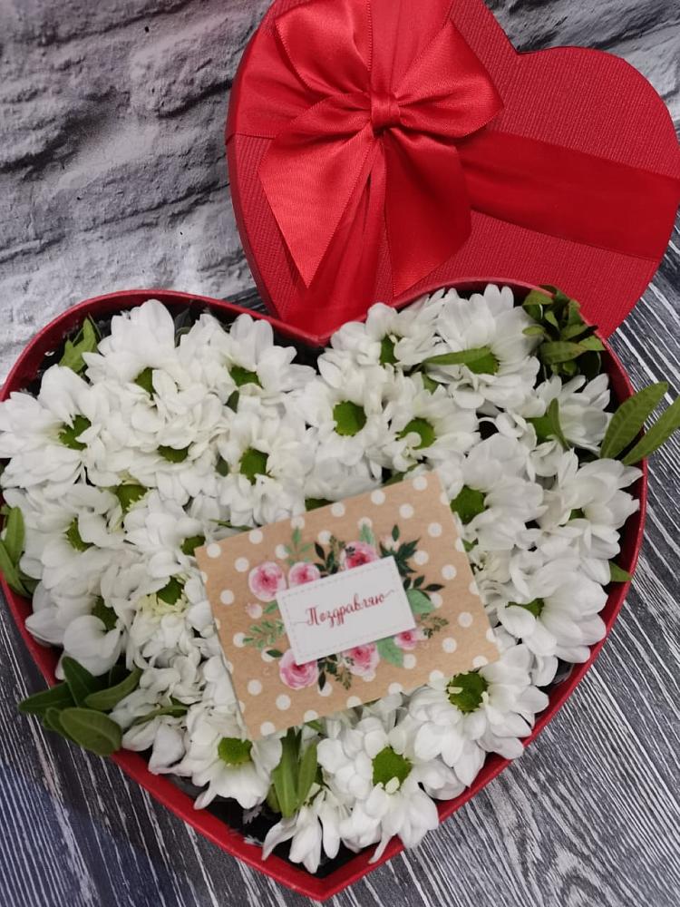 Цветочная композиция из Хризантемы в виде сердца в Сунтаре