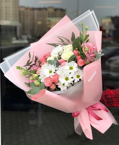 Букет цветов из: Розы, Лизиантусы и Хризантемы в Сунтаре