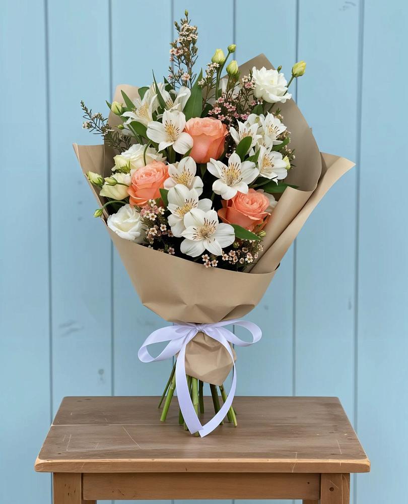 Букет цветов из: Альстромерии, Лизиантусы, Розы и Хризантемы в Сунтаре