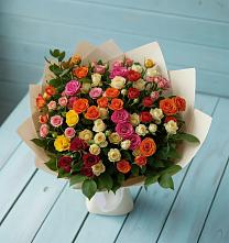 Букет Микс из разноцветных кустовых роз в Сунтаре