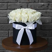 Цветочная композиция из Розы в шляпной коробке в Сунтаре