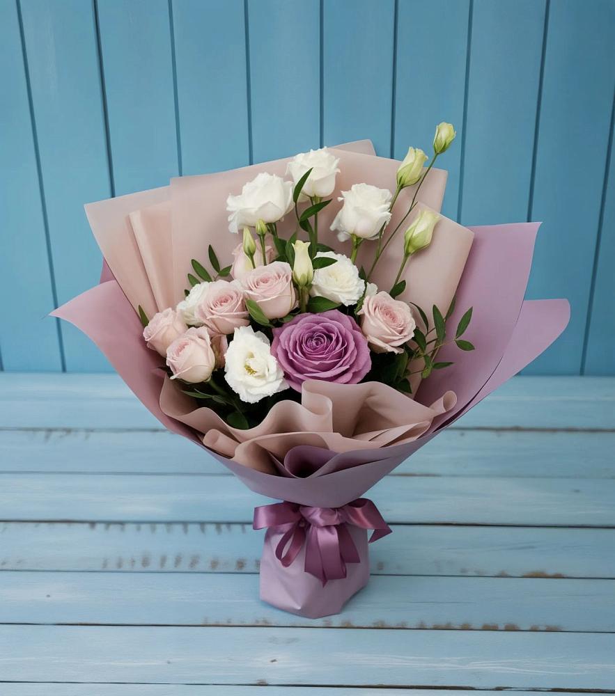 Букет цветов из: Розы и Лизиантусы в Сунтаре